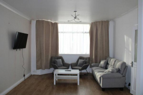 Beautiful 3 bedroom house with parking